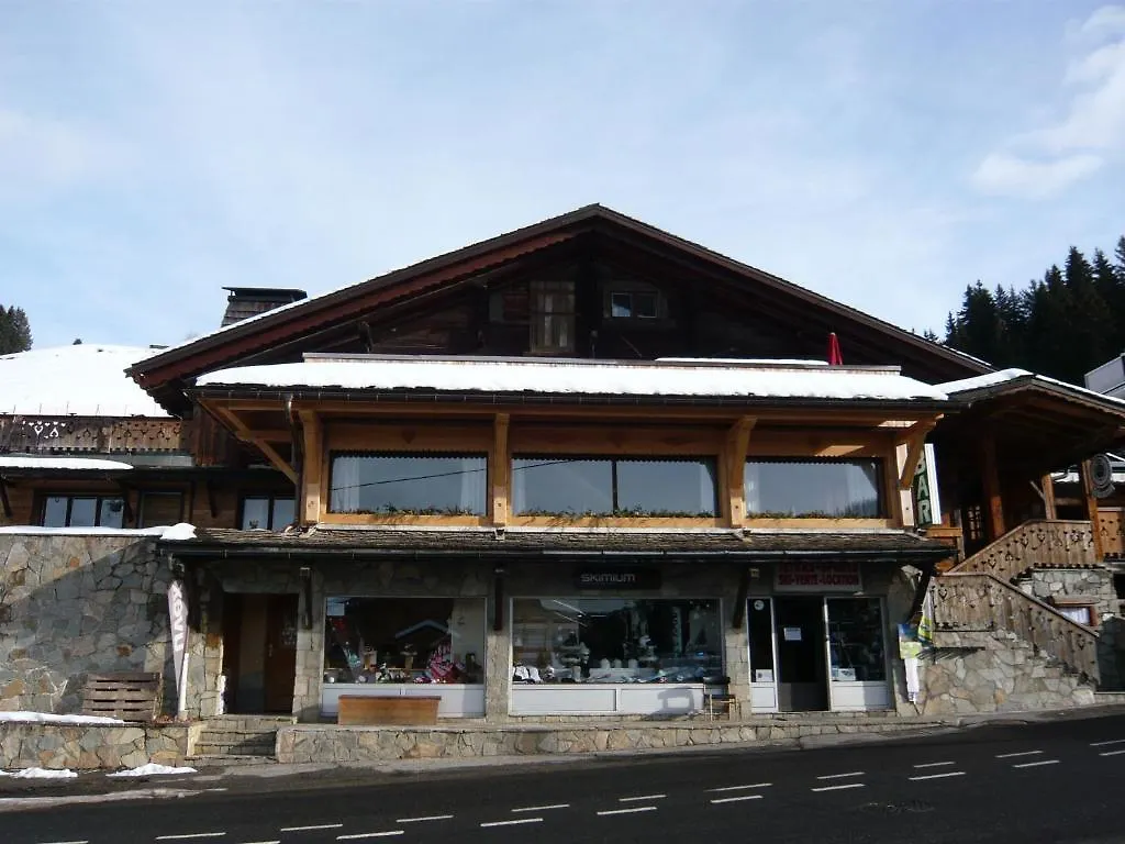 Hotel Le Tetras نوتر دام دو بيلكومبيه